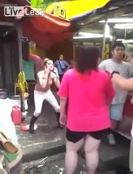 PaliTube - สาวต่างชาติโชว์โป๊กลางตลาด