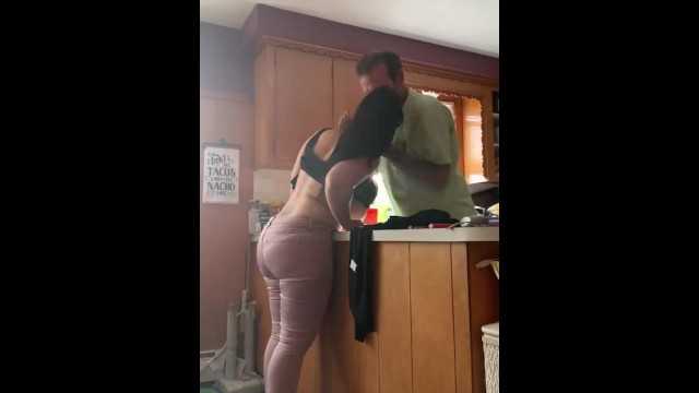 PaliTube - In the kitchen making a creampie with a cheating cum slut on a counter