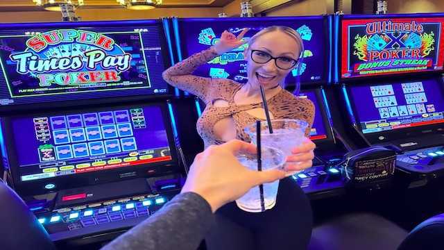PaliTube - 21st Birthday in Las Vegas with my STEPMOM!