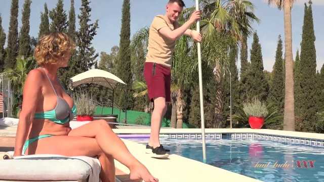 PaliTube - Aunt Judy's XXX - Busty Mature MILF Mrs. Molly Fucks the Pool Boy
