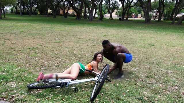 PaliTube - BANGBROS - เอเบลล่า เดนเจอร์ รับหัวหลักสีดำใหญ่จาก Jax Slayher